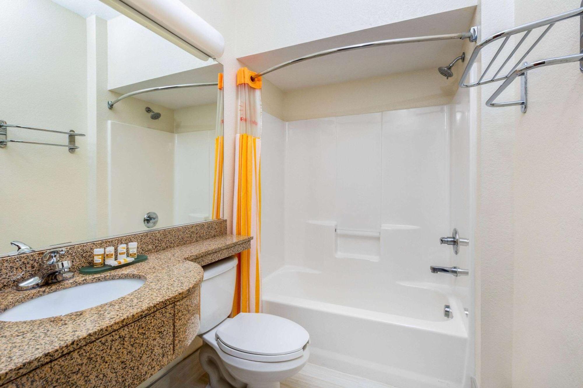 La Quinta By Wyndham Tulare Hotel Kültér fotó