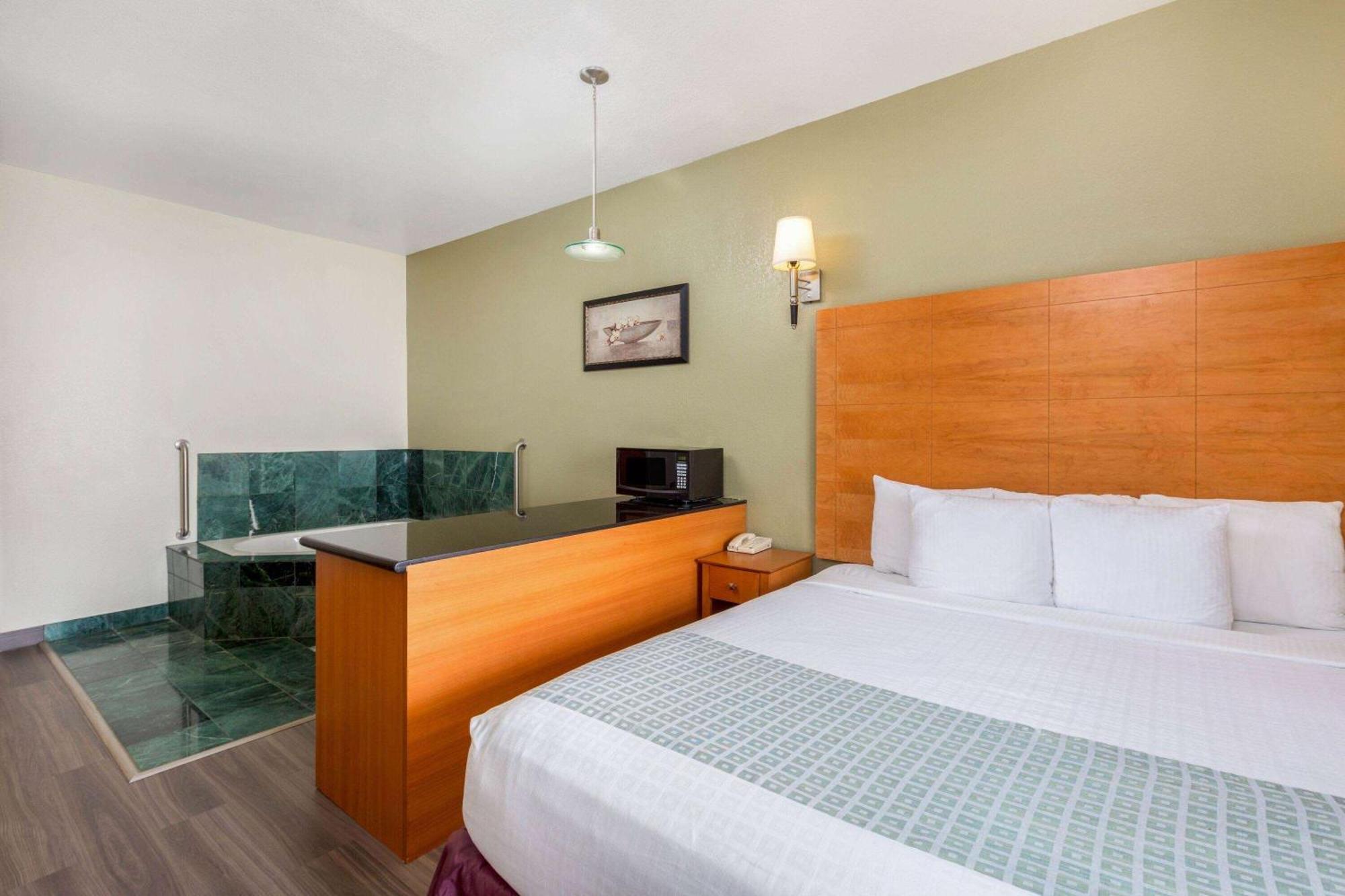 La Quinta By Wyndham Tulare Hotel Kültér fotó