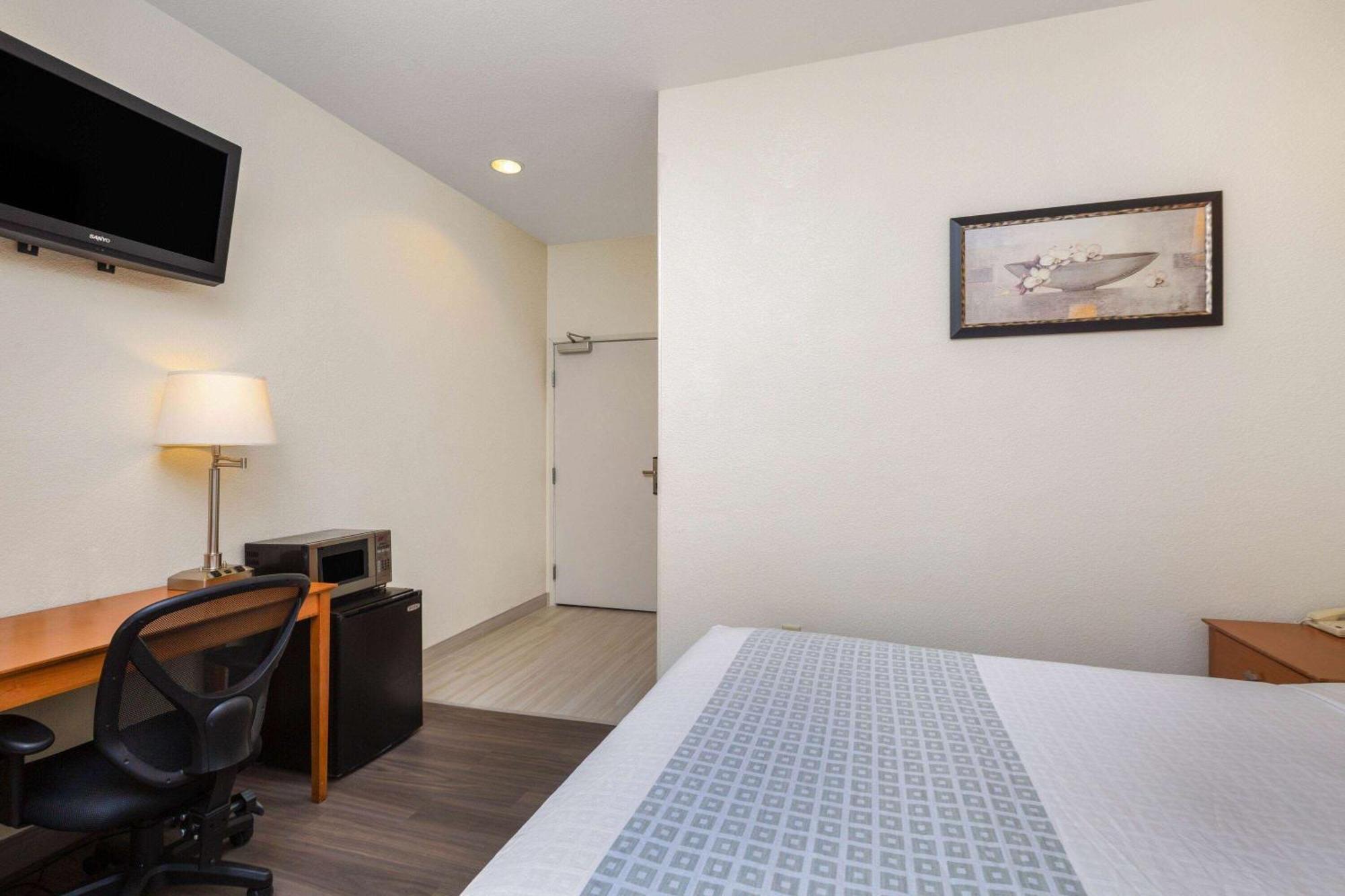 La Quinta By Wyndham Tulare Hotel Kültér fotó