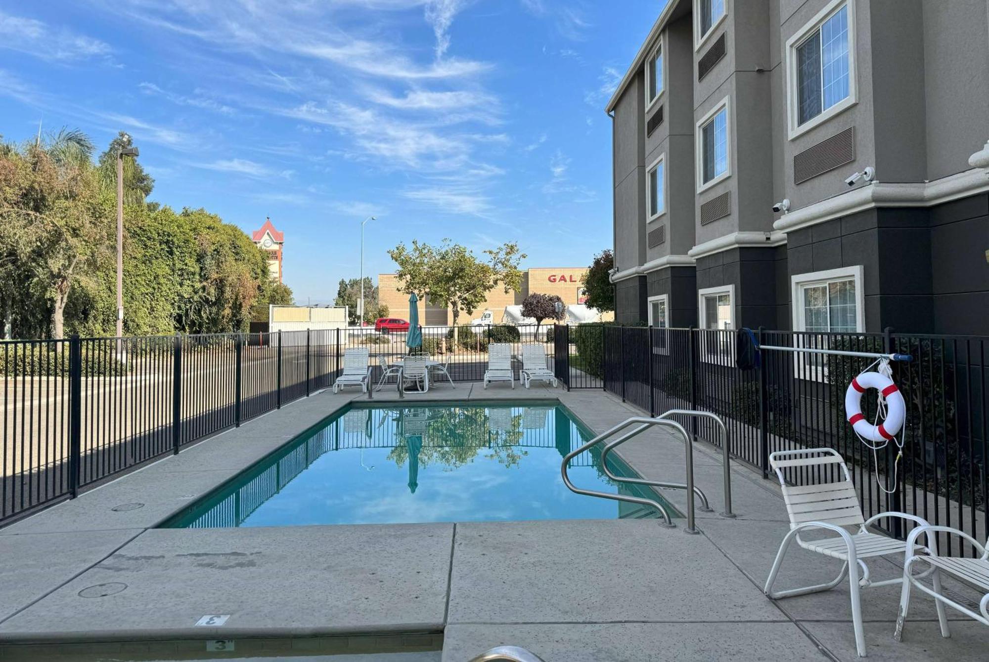 La Quinta By Wyndham Tulare Hotel Kültér fotó